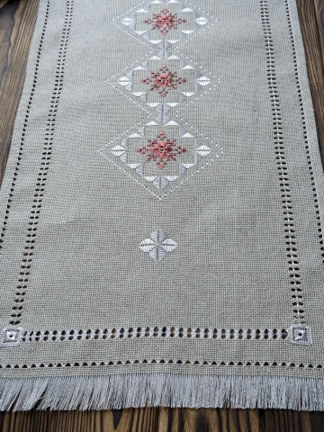 Farmhouse table runner